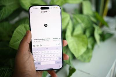 Aplicativo do ChatGPT aberto na tela de um smartphone