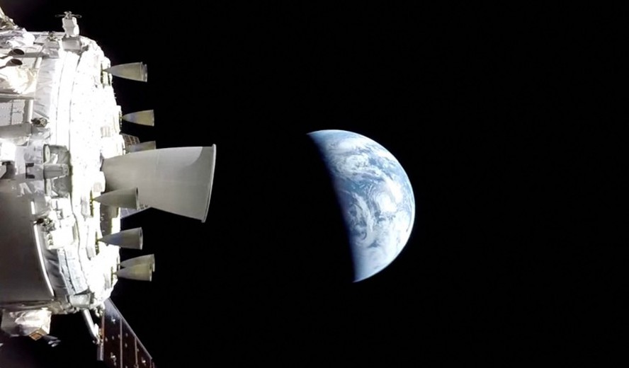 Astronautas da missão Artemis II retornando à Terra