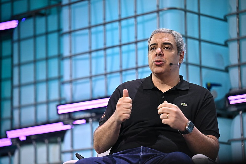 Milton Maluhy Filho em palestra no Web Summit Rio