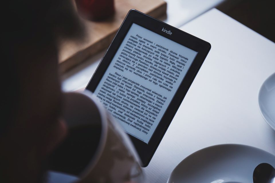 Kindle da Amazon exibindo a tela de leitura