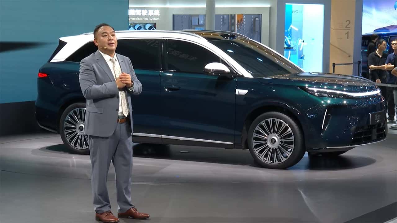 Novo BYD Tan de terceira geração exibido em salão na China