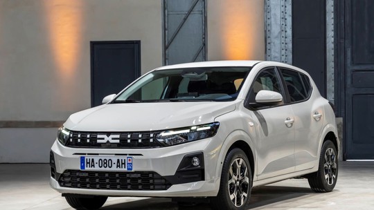 Logan e Sandero são renovados e hatch tem novidade que queríamos no Kardian