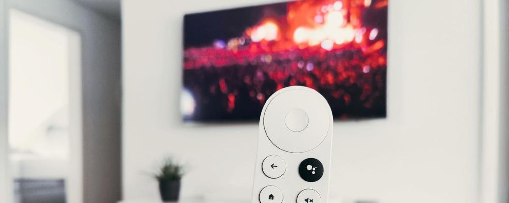 Tela de divulgação do Google TV com destaque para recursos e canais