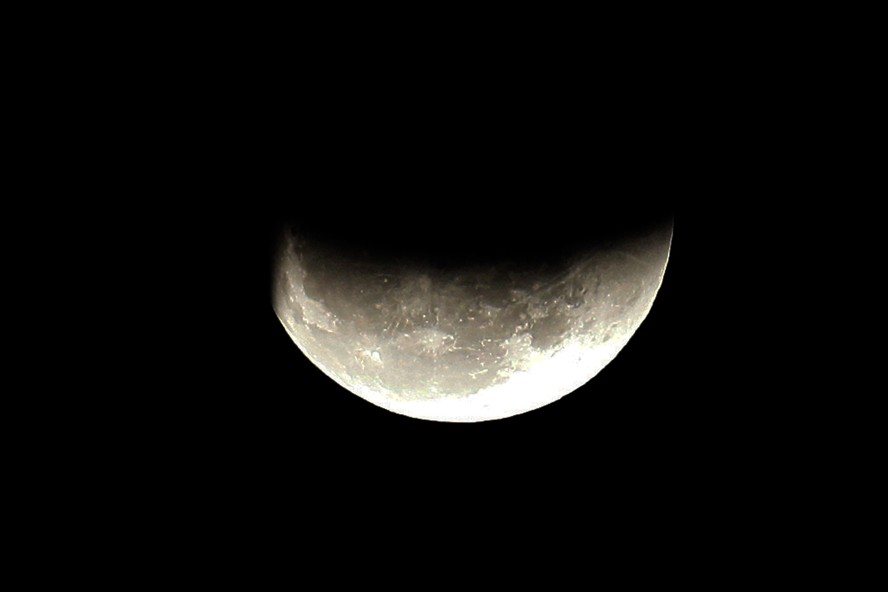 Tabela de calendário com as fases da Lua em 2026