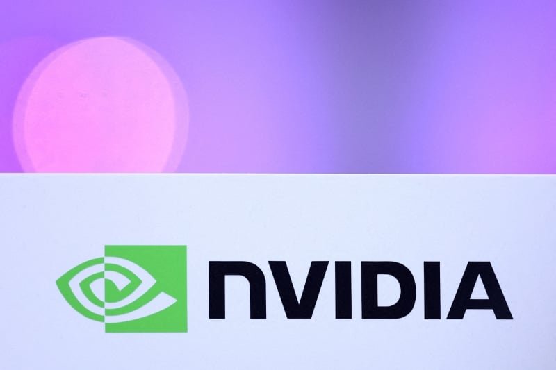 Fachada de prédio corporativo da Nvidia com logo verde
