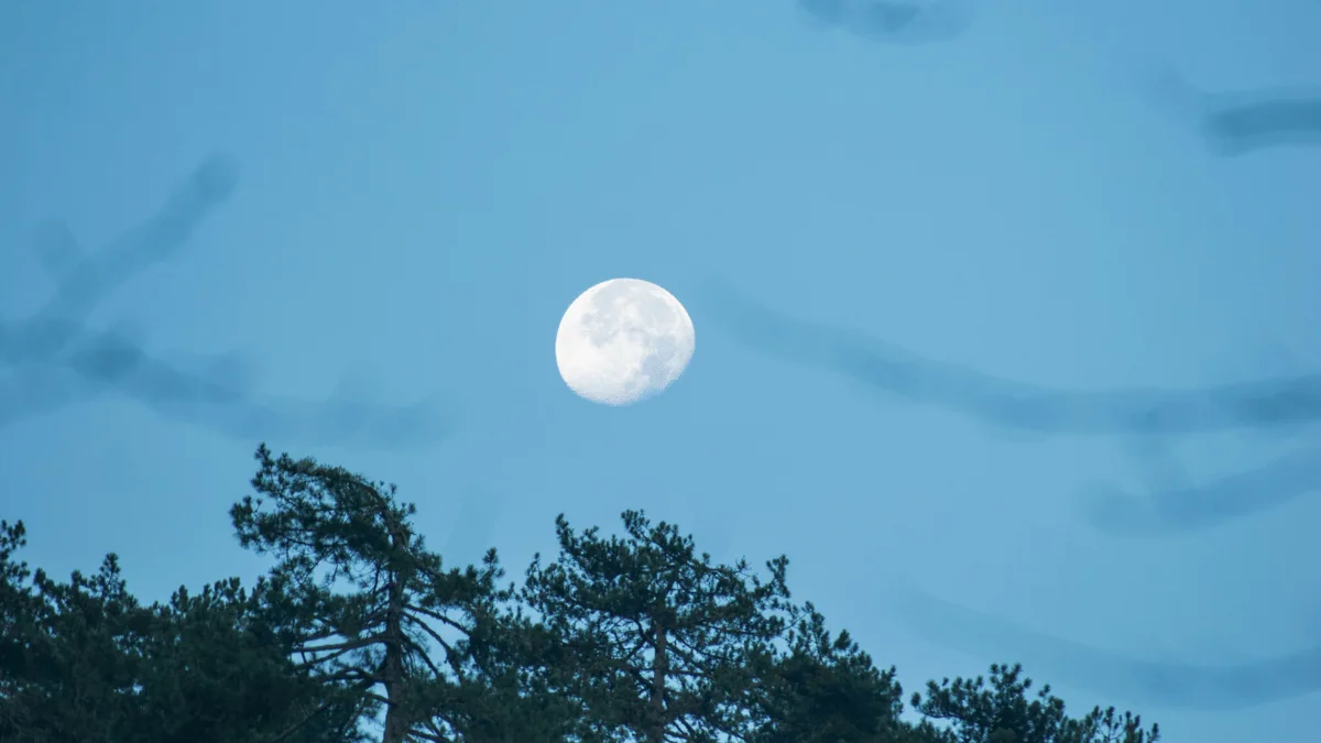Lua hoje, 19/08/2026: fase crescente começa às 23h46 no Brasil