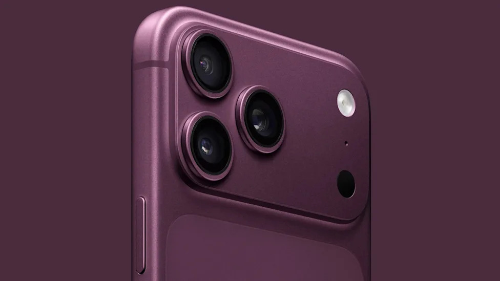 iPhone 18 Pro em cor vinho escuro visto por trás