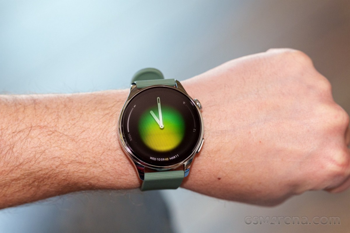 Base de carregamento magnético do Xiaomi Watch 5 conectada ao relógio