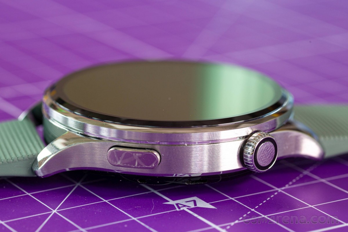Xiaomi Watch 5 mostrando widgets de saúde e atividades