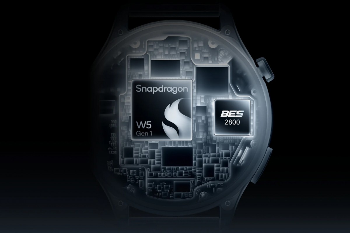 Xiaomi Watch 5 com pulseira verde Juniper em vista lateral