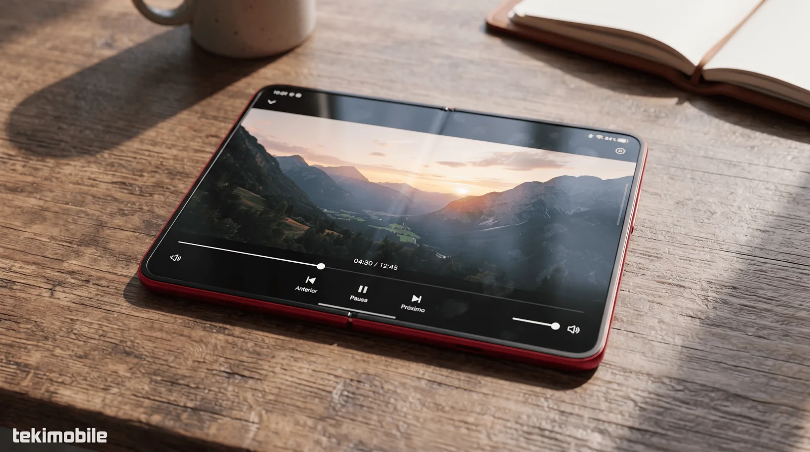Xiaomi 18 Fold aberto reproduzindo um vídeo em tela cheia na tela interna 2:1 de 7,58 polegadas