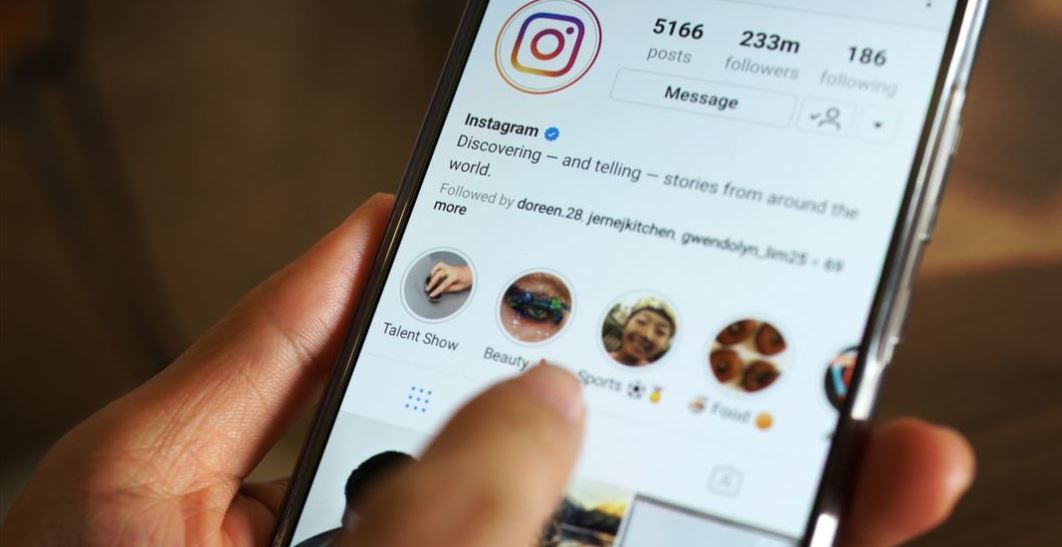Como salvar fotos e vídeos do Instagram na galeria do celular