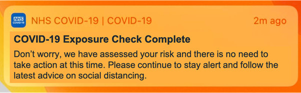 Uma notificação dizendo: “COVID-19 Exposure Check Complete. Não se preocupe, nós avaliamos seu risco e não há necessidade de tomar nenhuma medida neste momento. Continue a ficar alerta e seguir os conselhos mais recentes sobre distanciamento social. ”