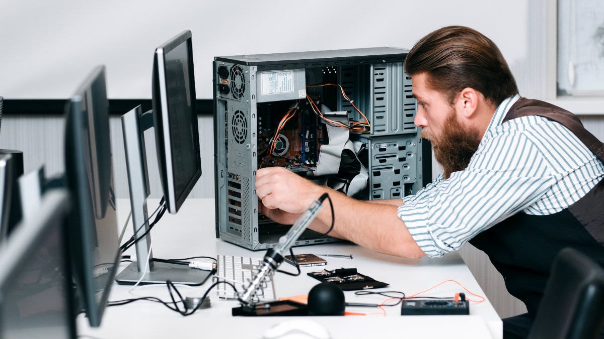 Não cometa esse erro ao se livrar de computadores e telefones antigos