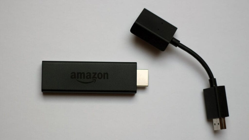 Na imagem vemos o Fire stick tv que tem suporte a VPN