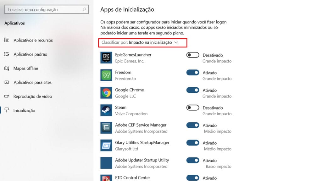 Na imagem é destacado o filtro de impacto, que permite saber de maneira mais fácil quais aplicativos mais geram impacto no tempo de iniciar do seu computador, para que você desativar e melhora o desempenho