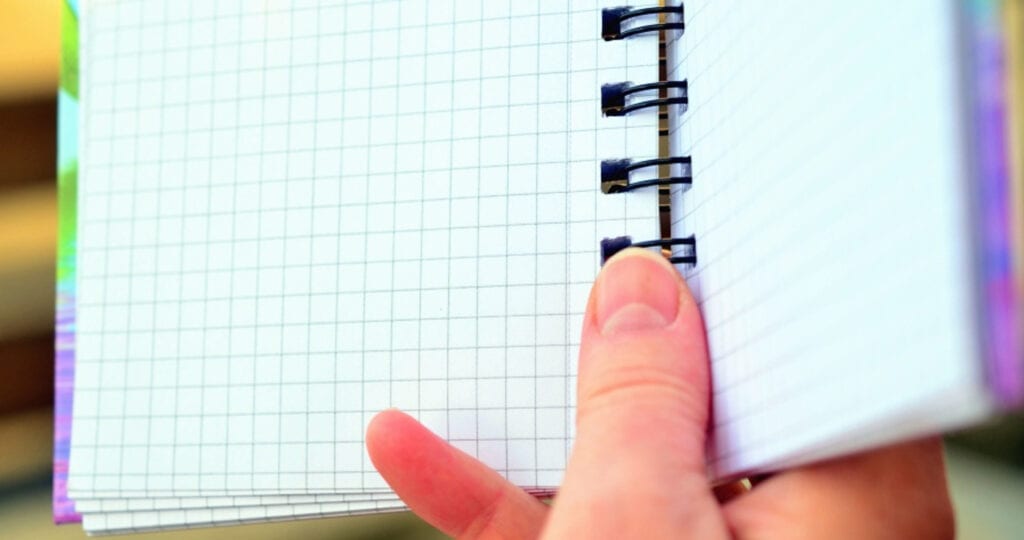 na imagem vemos um caderno de anotações, hoje com o Google keep as coisas se tornam mais fáceis