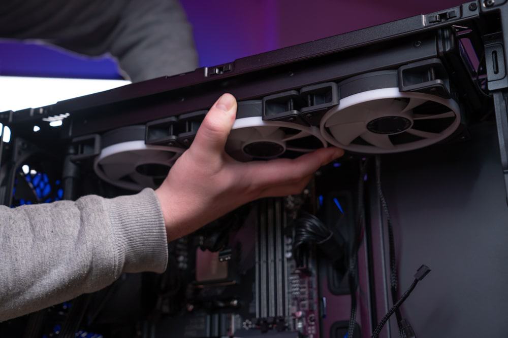 Instale o radiador no gabinete - Como instalar o water cooler corretamente