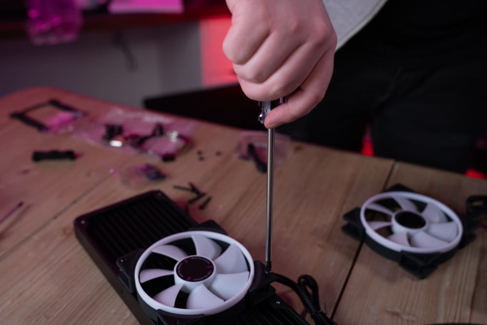 Instale os coolers no radiador - Como instalar o water cooler corretamente