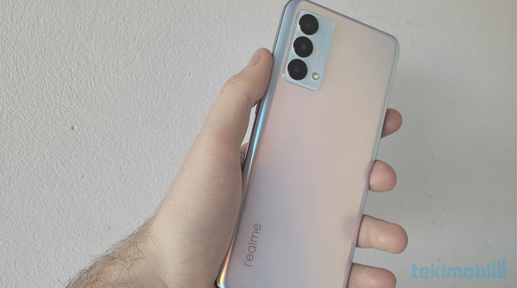 O realme GT Master Edition é bonito, mas sua traseira parece sensivel a quedas