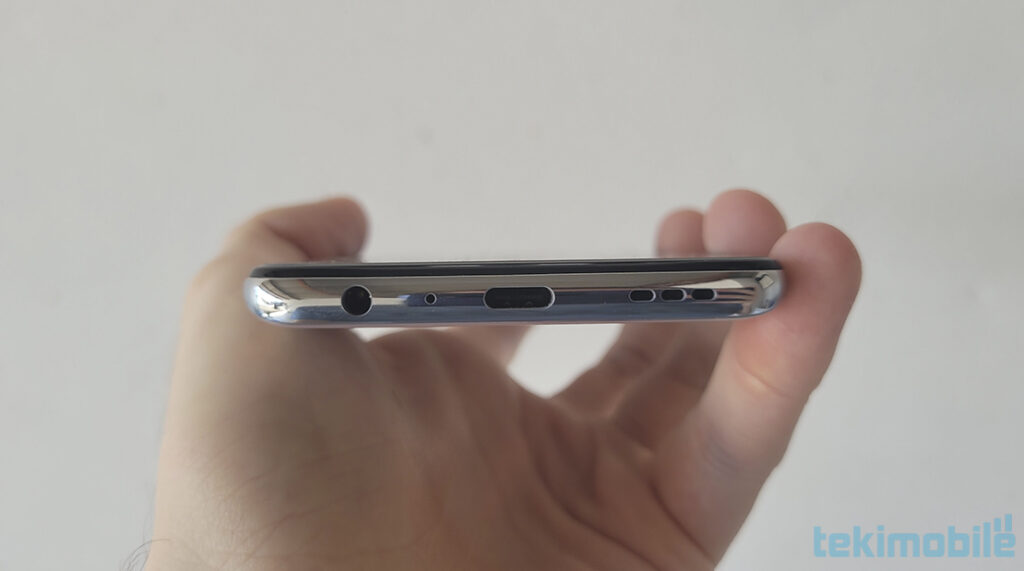 Um dos diferenciais no dispositivo é a entrada de fone