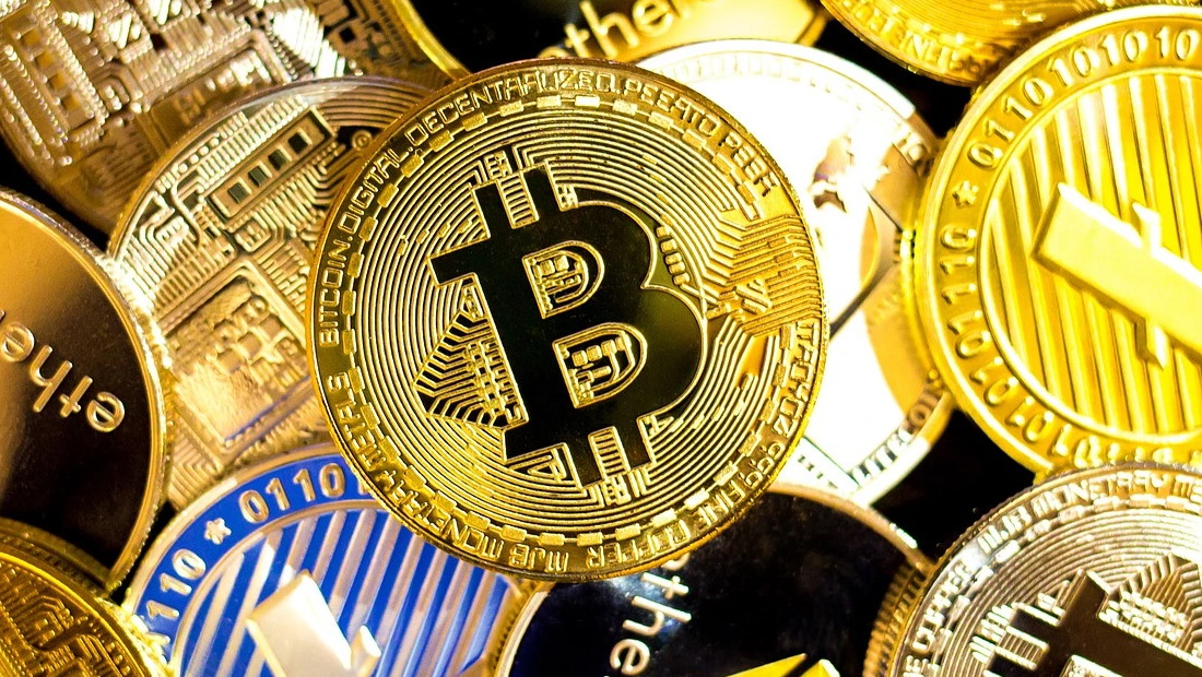 Ele possui uma série de moedas digitais etf