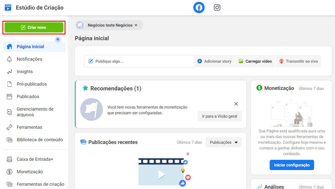 O botão está localizado no canto superior esquerdo