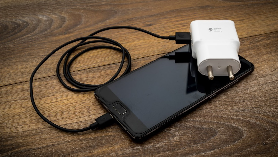 Carregamento rápido pode estragar a bateria do celular?