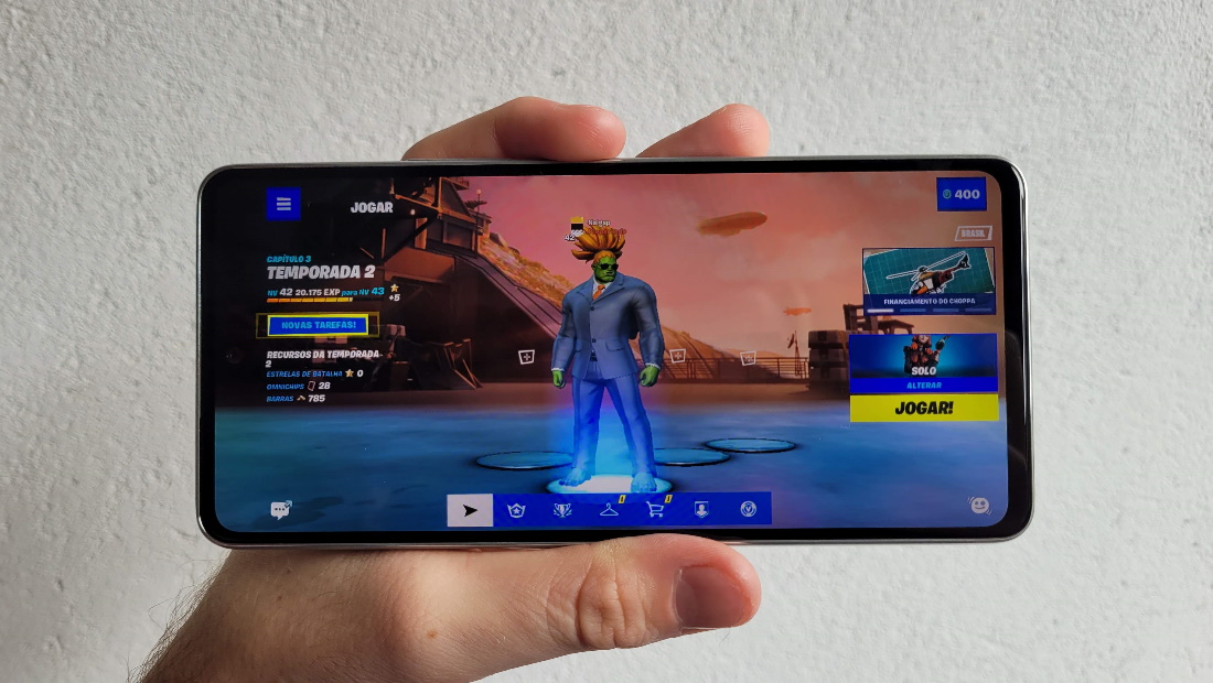 O celular possui compatibilidade com o jogo Fortnite