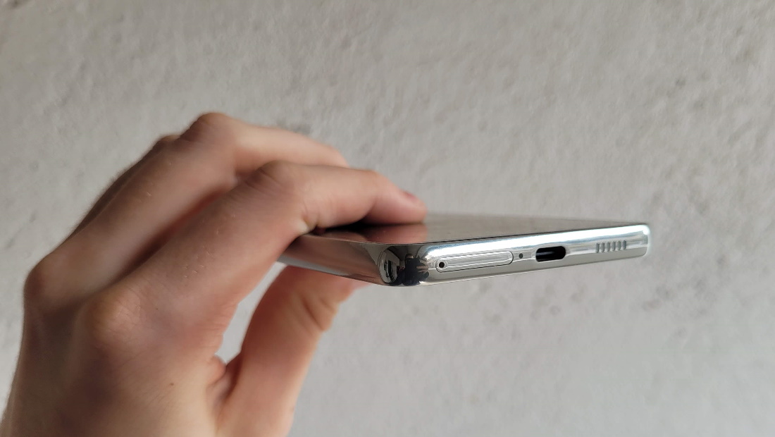 O dispositivo não possui entrada para fone de ouvido