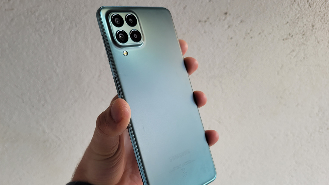 A traseira do Galaxy M53 5G é bem bonita