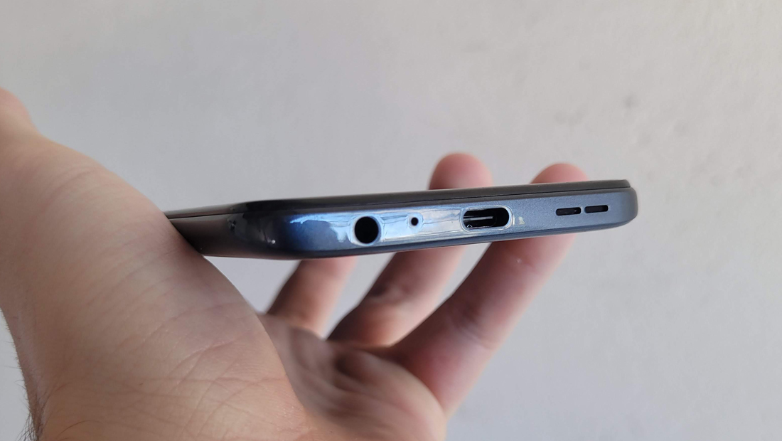 O Infinix Hot 11S NFC possui a extinta entrada para fones
