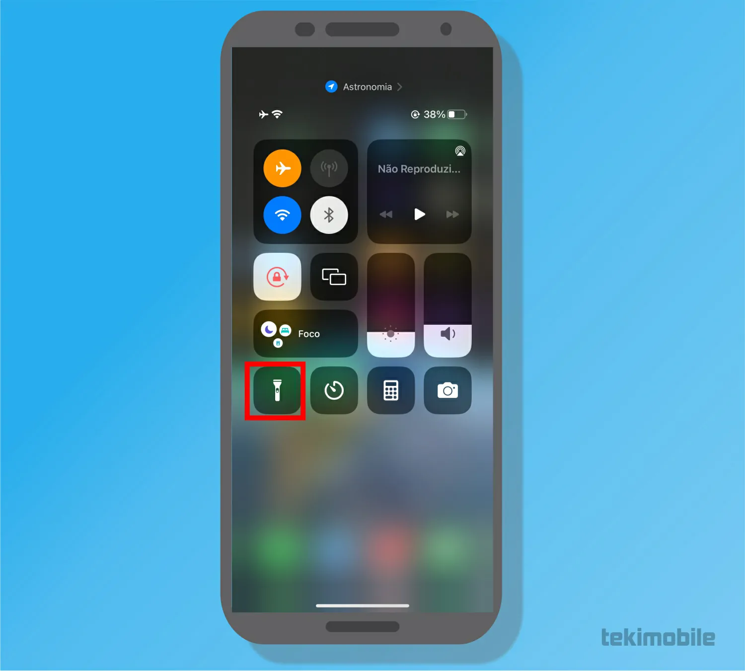 Toque sobre a lanterna no menu - Como acender a lanterna do iPhone