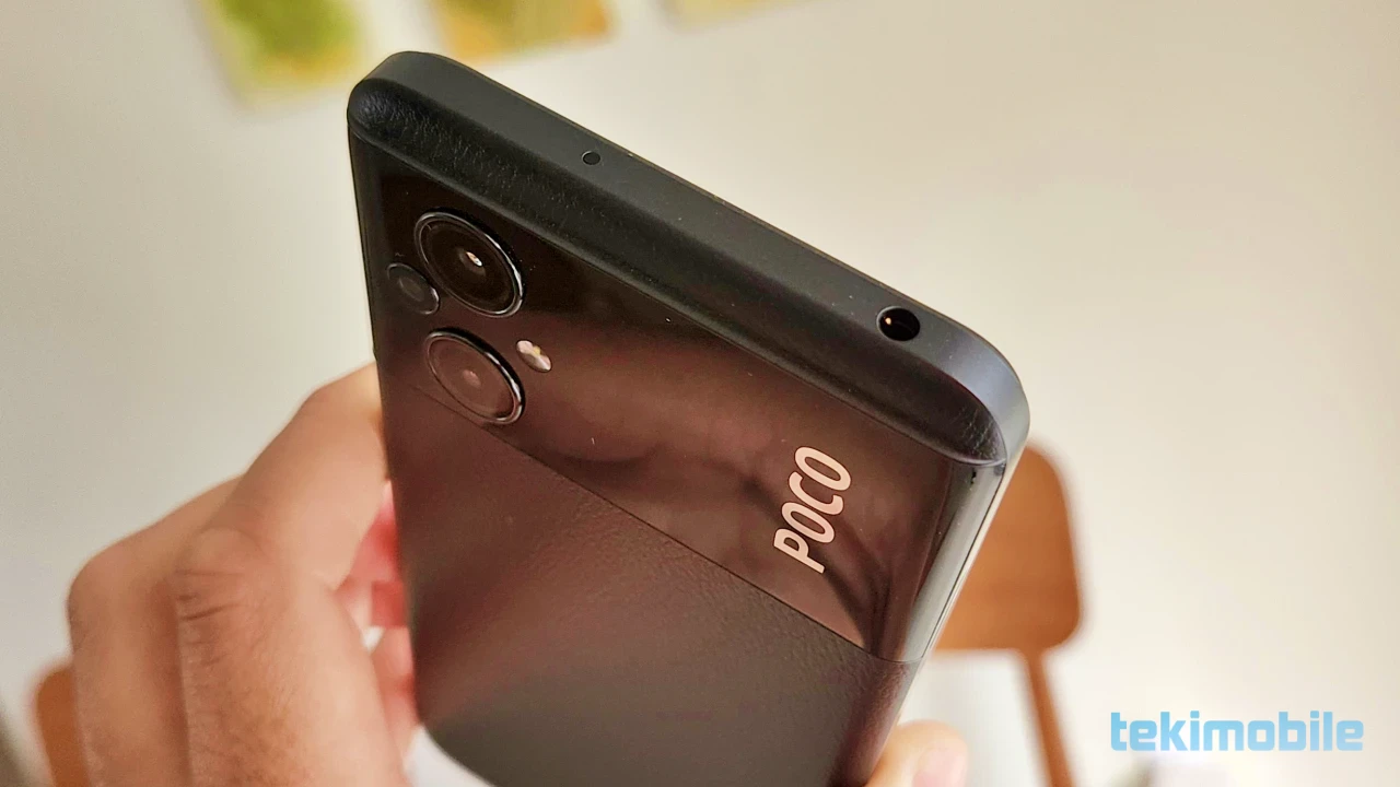 Poco M5 tem entrada para fones de ouvido 3.5 mm