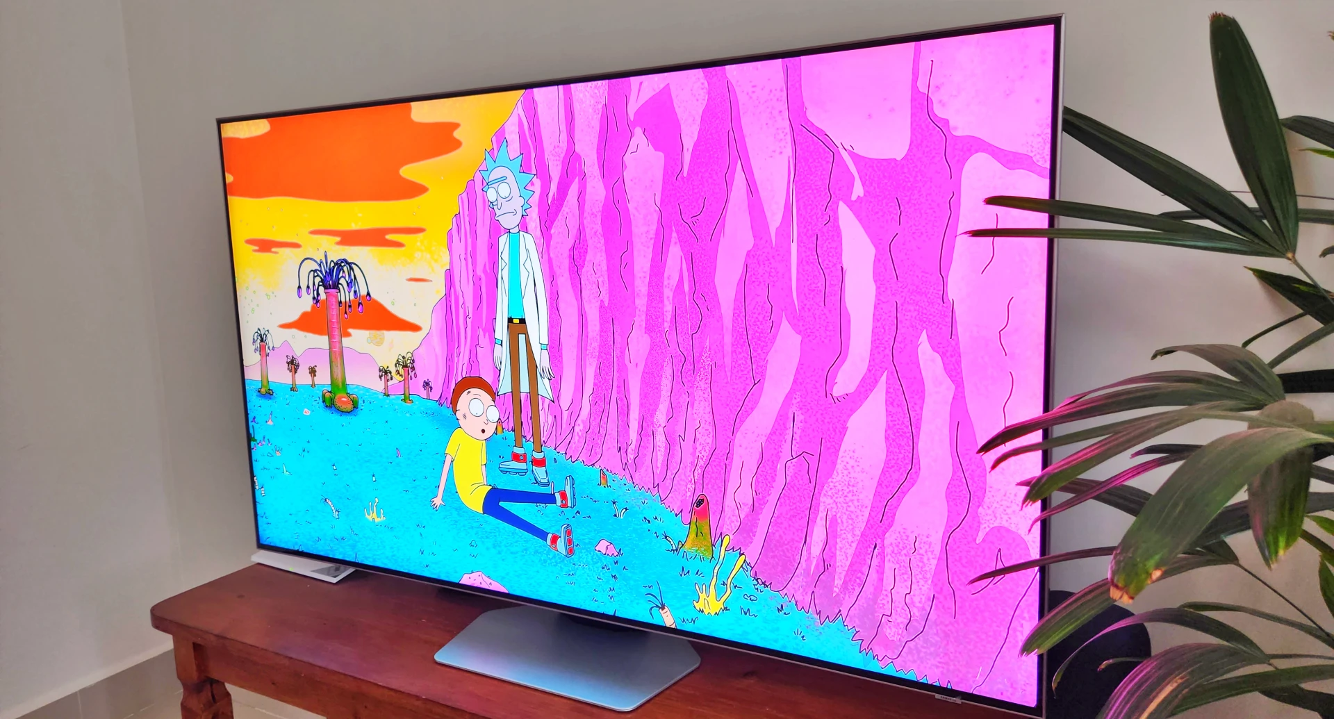 Ricky and Morty na tela da Samsung QN85B
