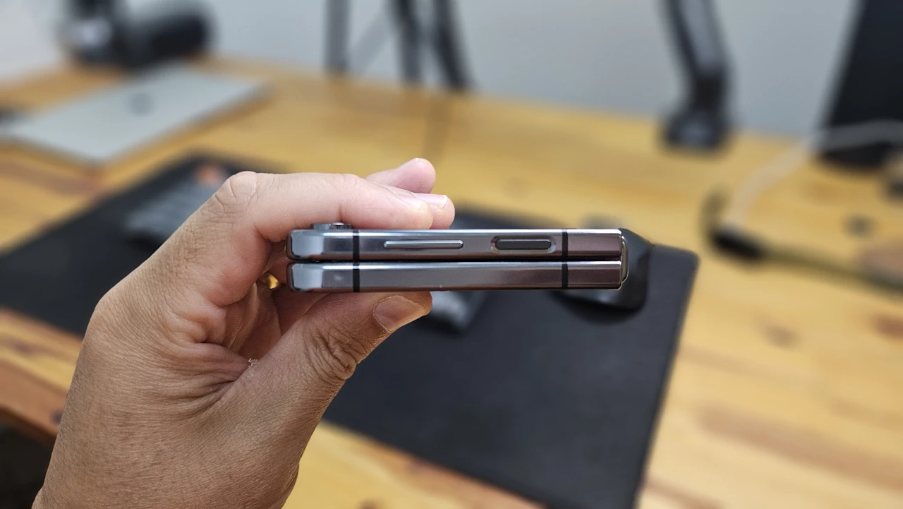 Galaxy Z Fold 5 com a tela interna fechada