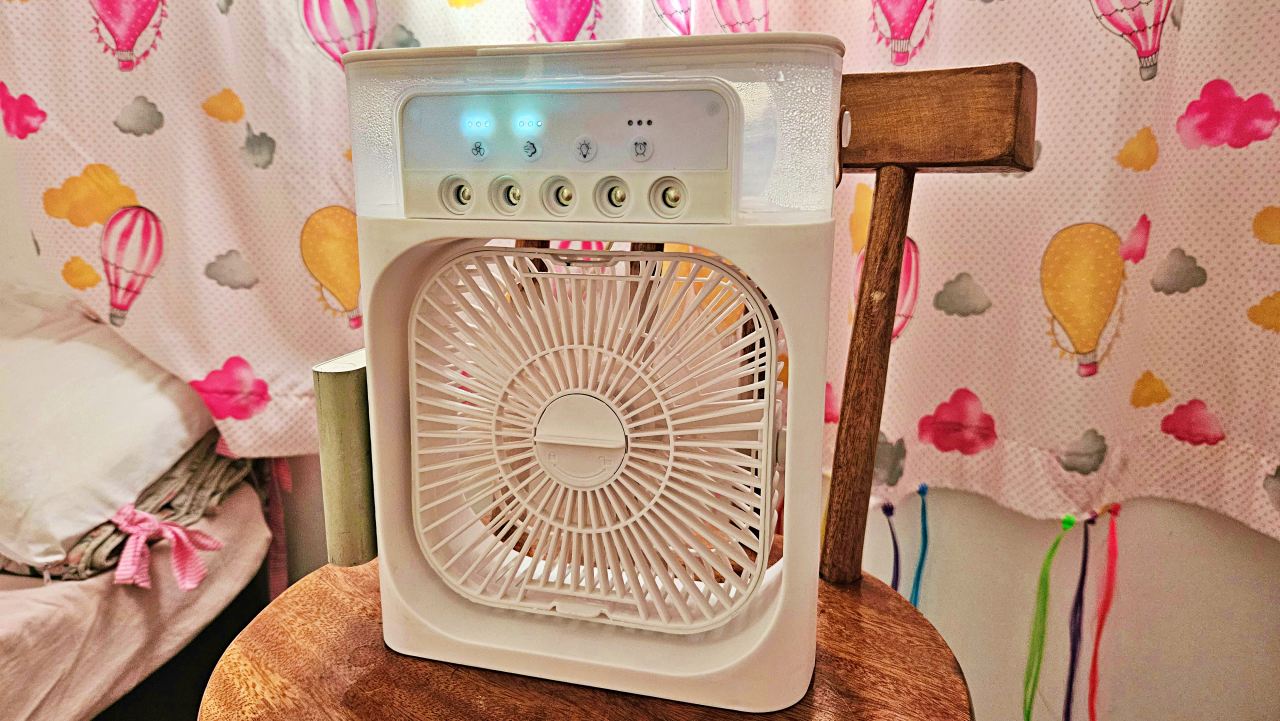 Mini ventilador portátil com umidificador: vale a pena? Testamos