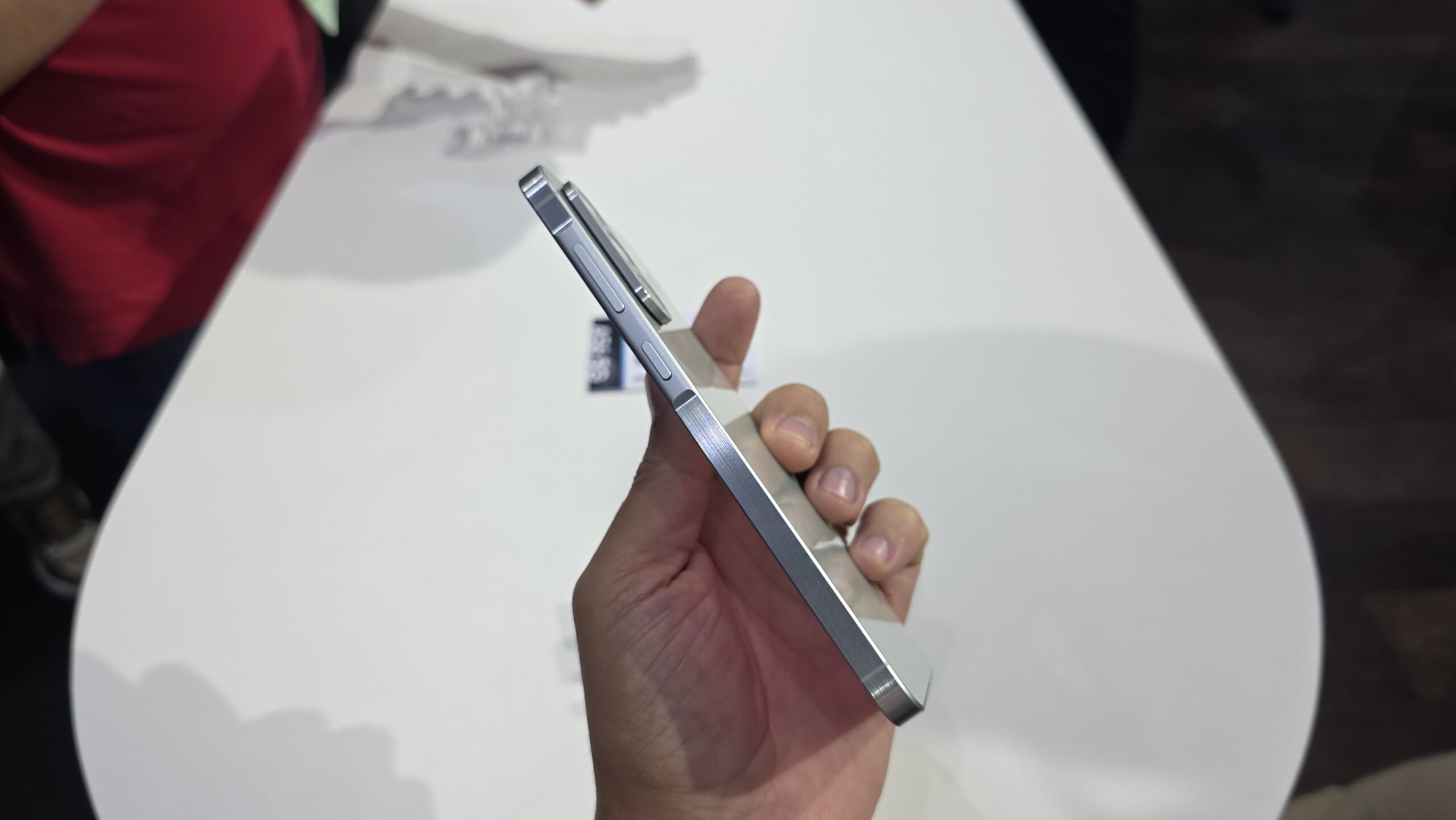 Galaxy A56 é o único com aro de metal. (André/Tekimobile)