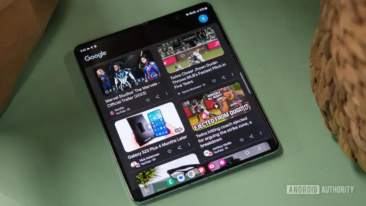 Google Discover começa a integrar posts de redes sociais em seu feed