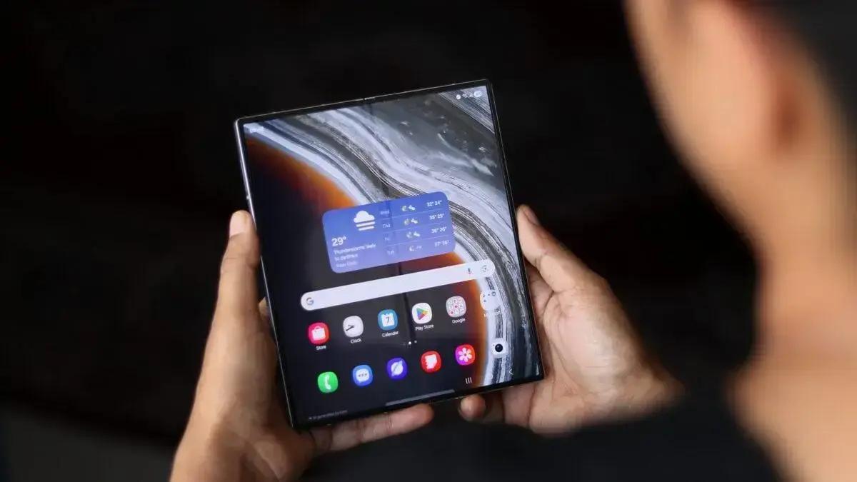 Samsung destaca design ultrafino do Galaxy Z Fold 7 em novo teaser