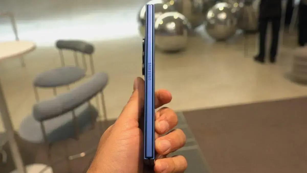Controvérsia sobre o celular mais fino: Galaxy Z Fold 7 supera Honor Magic V5