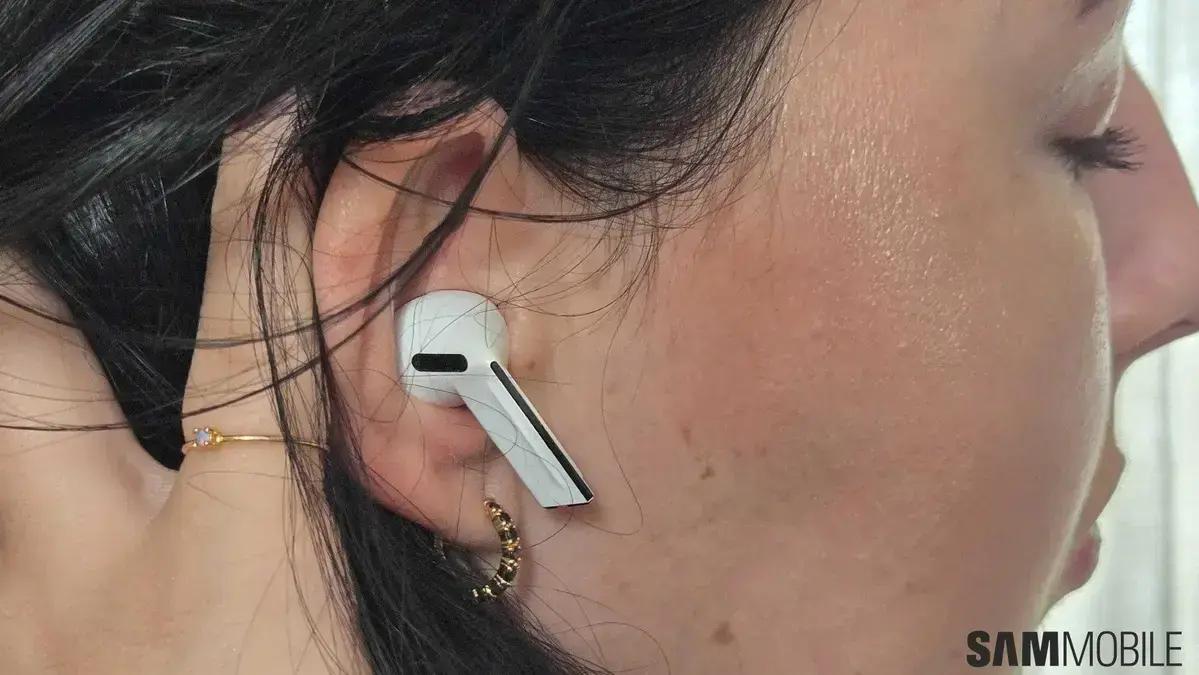 Galaxy Buds 3 FE traz melhorias de design e funcionalidades