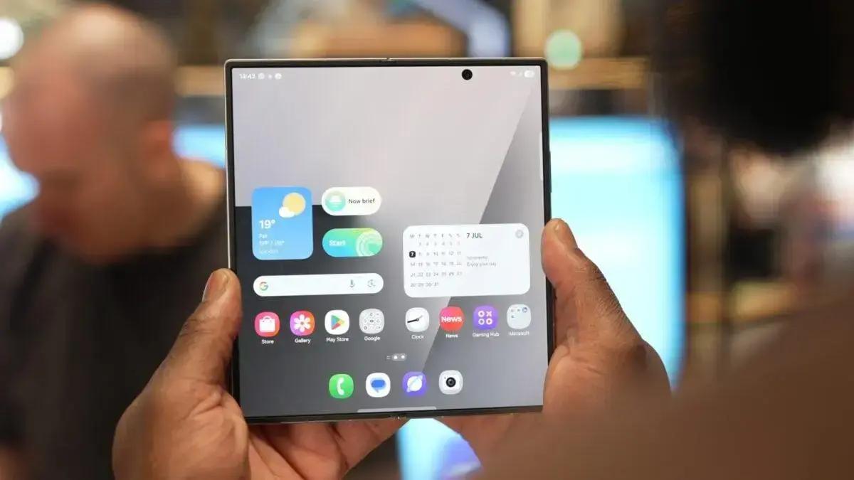 Samsung promete tela sem dobra no Galaxy Z Fold 8