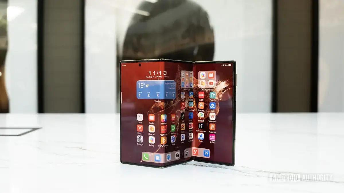 Lançamento do Huawei Mate XT 2 aumenta a concorrência com a Samsung