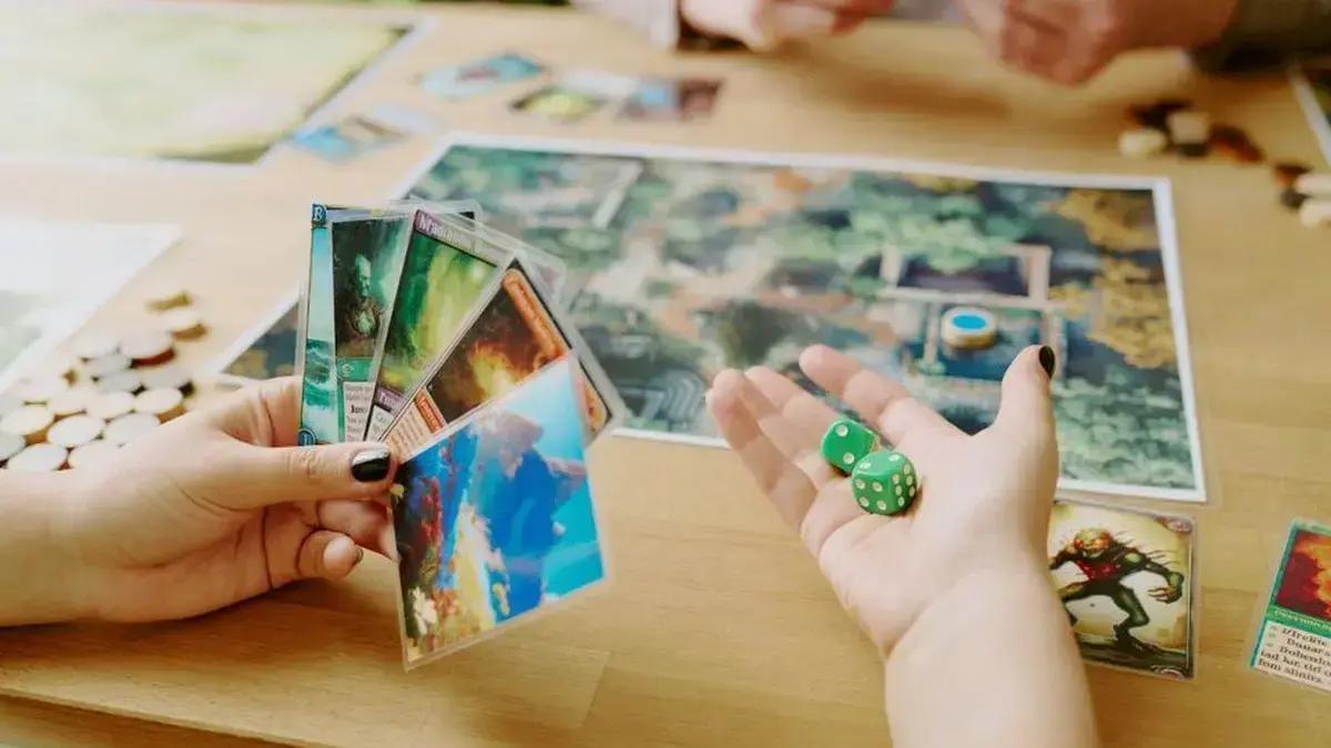 Jogos de cartas e tabuleiros em oferta na Amazon: variedade e preços acessíveis