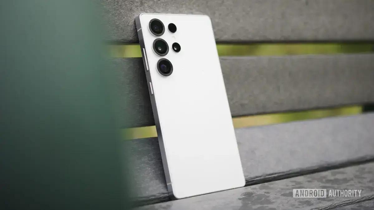 Atualização beta 5 do One UI 8 chega ao Galaxy S25 com correção de bugs