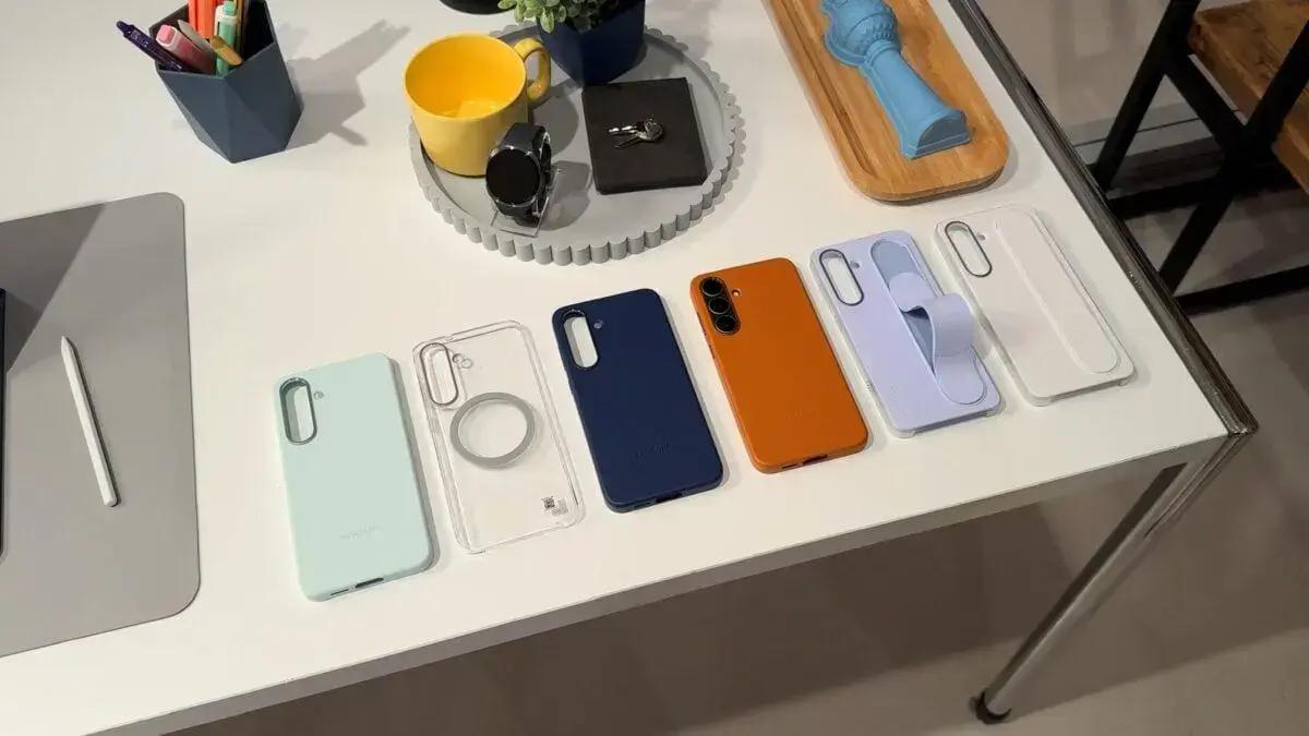 Imagens vazadas das capas da série Galaxy S26 revelam detalhes do design