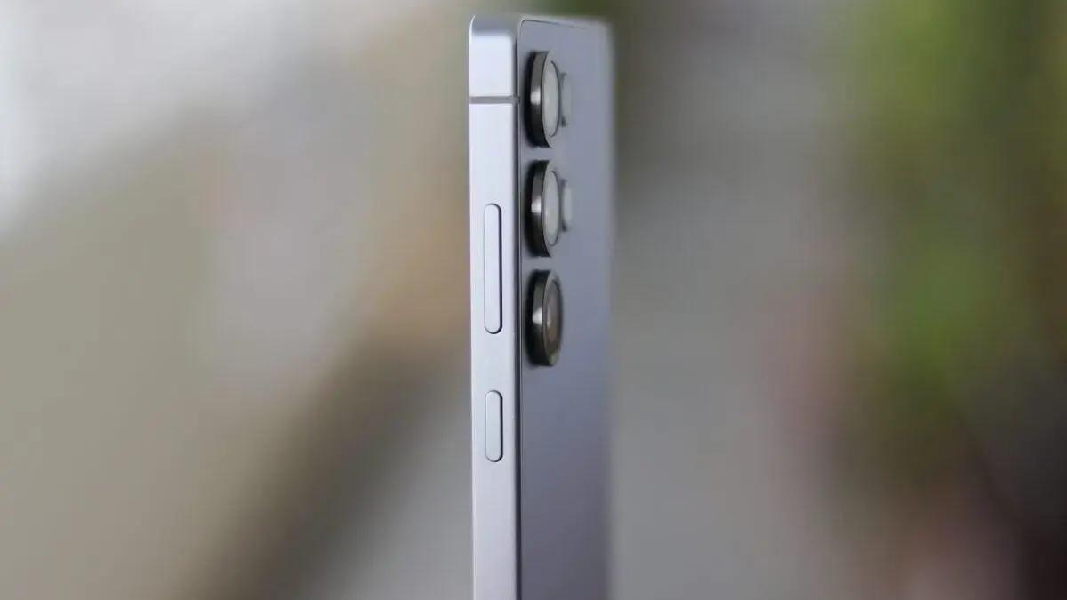 Imagem real do Galaxy S26 Ultra vaza e revela novidade no design traseiro