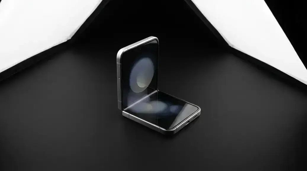Galaxy Z Flip 8 pode repetir bateria de 4.300 mAh e recarga de 25 W