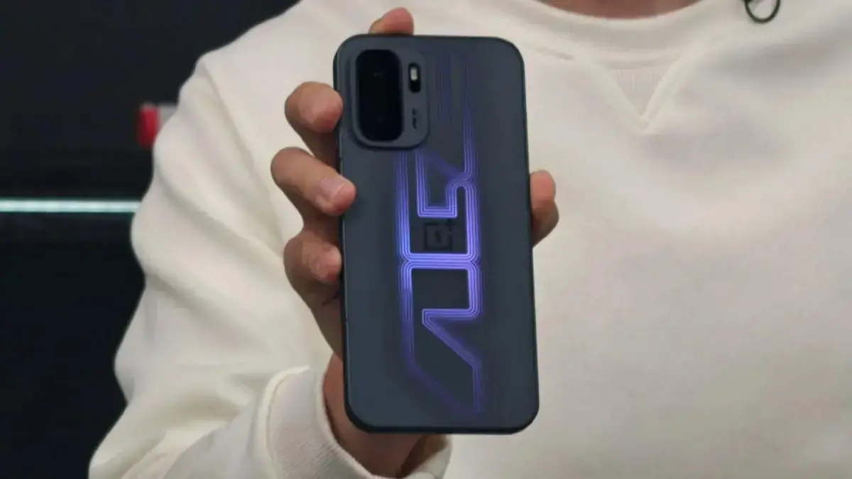 OnePlus Ace 6 Ultra aposta em design gamer e tela de 165Hz para jogos